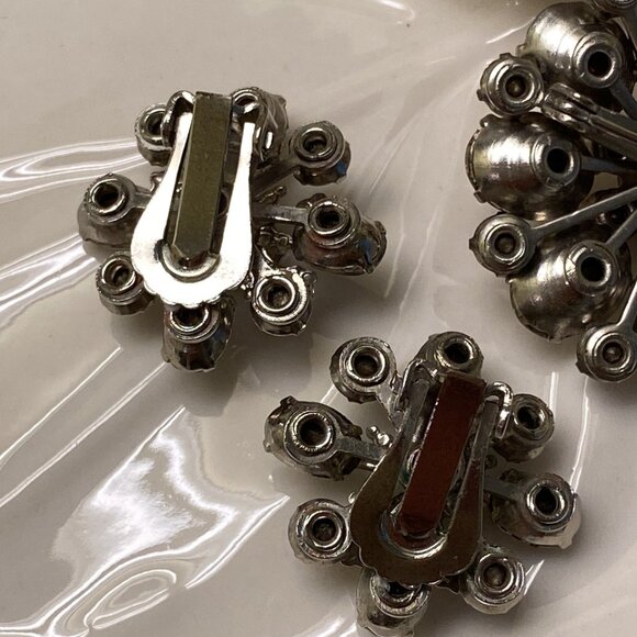 RHINESTONE MULTI-TIERED BROOCH & CLIP EARRINGS - Picture 8 of 8